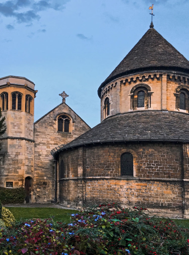 Nhà thờ cổ nhất Cambridge với kiến trúc độc đáo