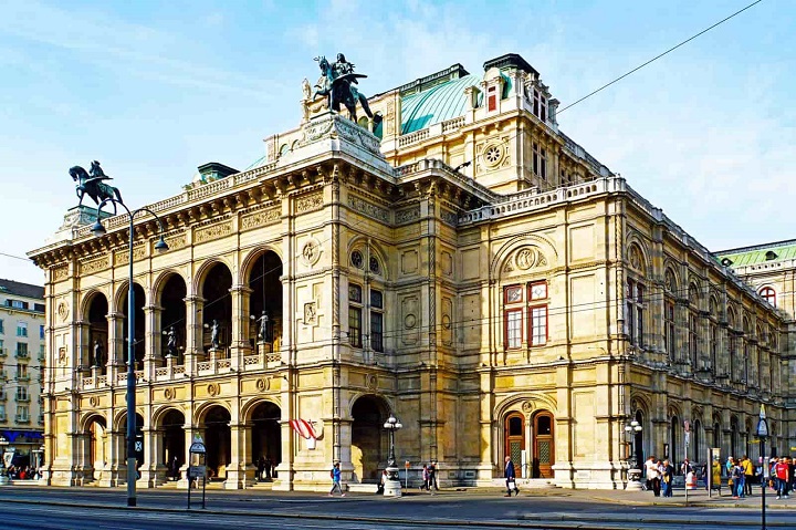 Nhà hát Opera Quốc gia Vienna, một biểu tượng của kiến trúc vĩ đại tại nước Áo