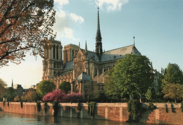 Notre-Dame de Paris - Một điểm đến lịch sử