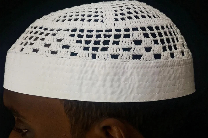 Mũ Ghafiyah trắng với thiết kế độc đáo
