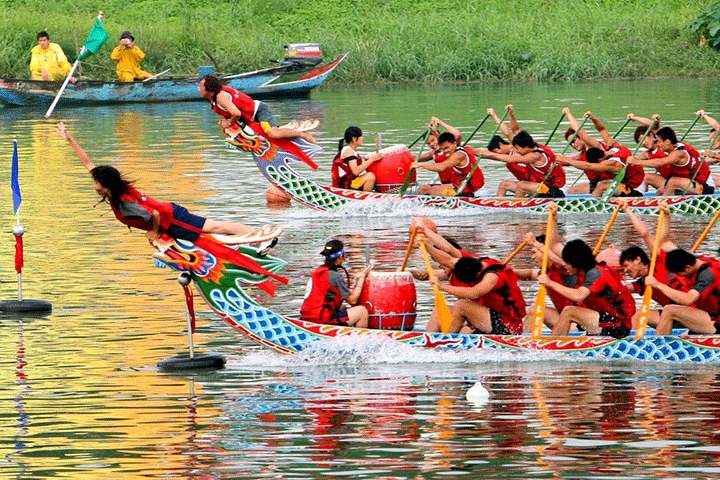 Lễ hội thuyền rồng được tổ chức quy mô nhất tại Đài Bắc 