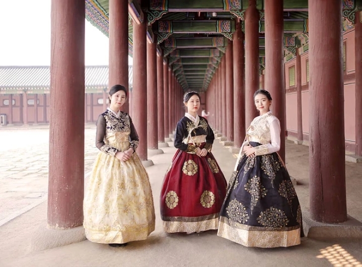 Hanbok với họa tiết của phụ nữ quý tộc ngày xưa