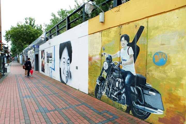 Con phố ra đời vào năm 2009 để tưởng nhớ nghệ sĩ Kim Kwang Seok