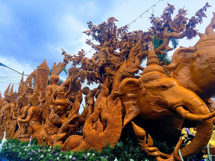 Lễ hội nến đánh dấu sự kết thúc của chuỗi lễ hội tại Thái Lan trước khi bước vào kỳ nghỉ Phật Quy