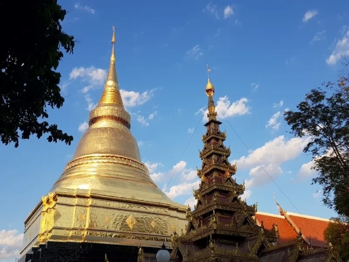 Bảo tháp vàng uy nghiêm của chùa Phật Ngọc