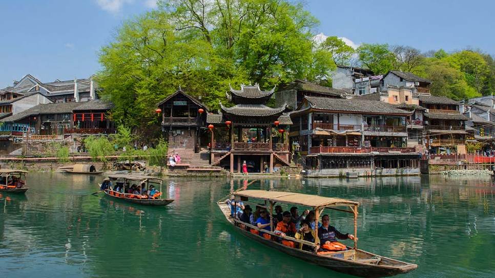 Dạo thuyền trên sông Đà Giang