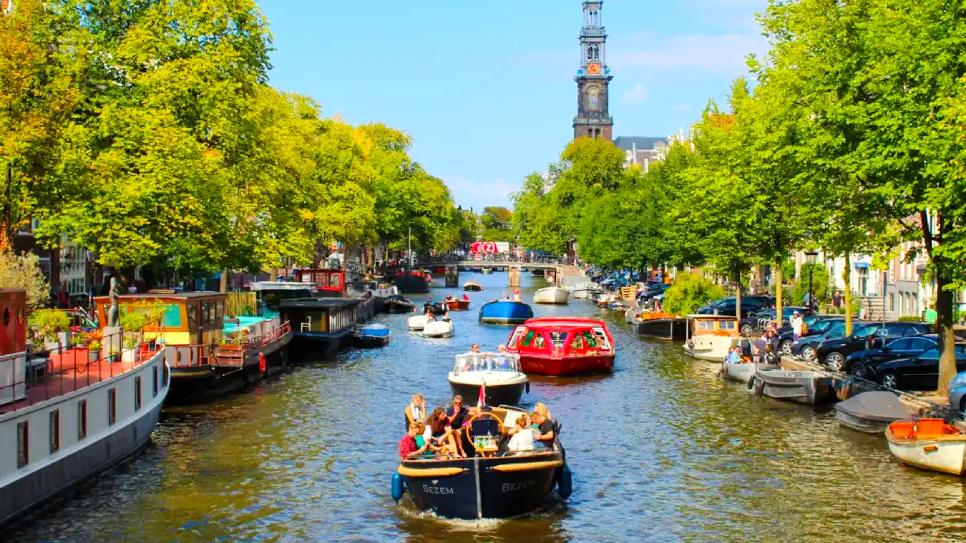 Du ngoạn bằng tàu dọc theo các kênh đào của Amsterdam 