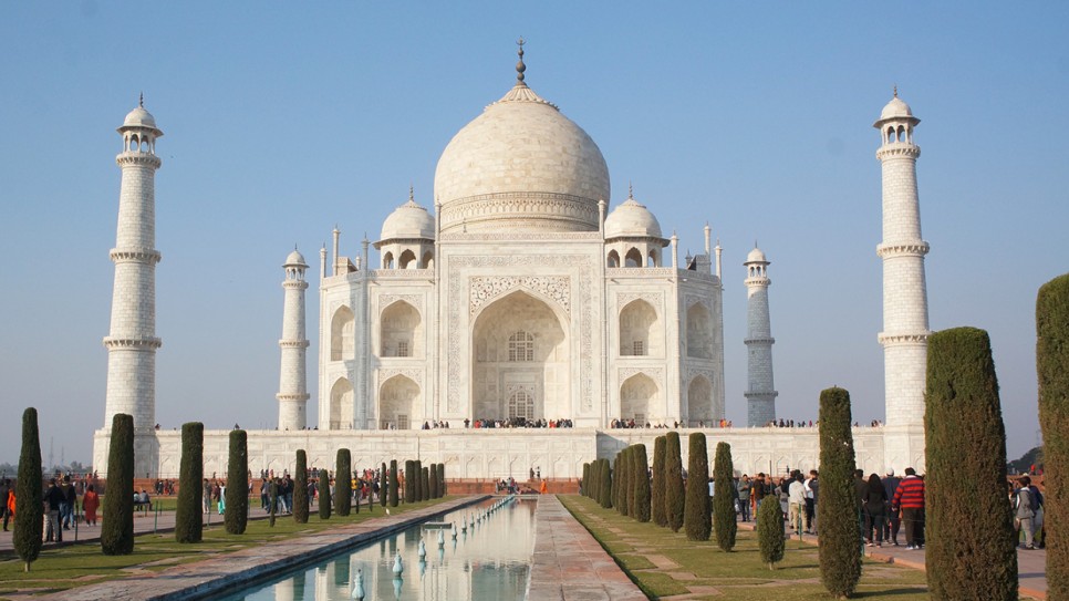 Taj Mahal được UNESCO mô tả là một "kiệt tác được cả thế giới chiêm ngưỡng trong số các di sản thế giới".