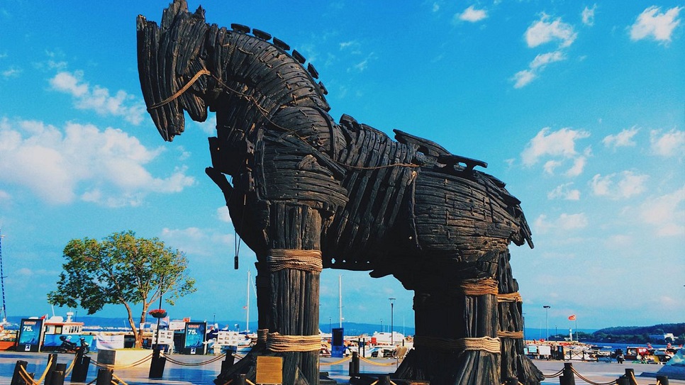 Con ngựa Th&agrave;nh Troy