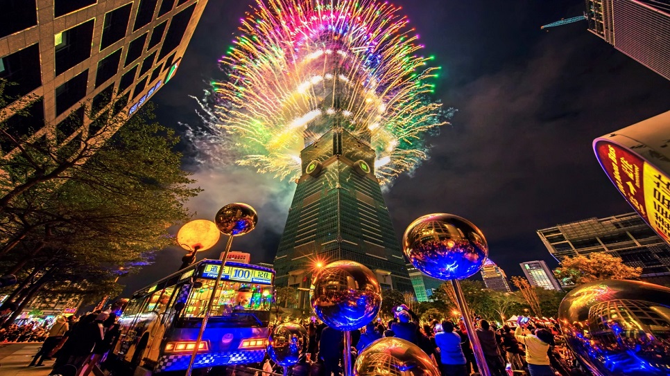 Ph&aacute;o hoa lung linh tại t&ograve;a th&aacute;p Taipei 101