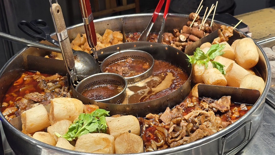 Thưởng thức ẩm thực tại chợ đêm Thanh Vân