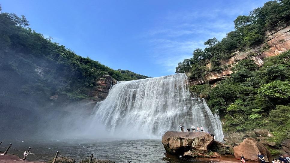 Thác lớn Đan Hà Xích Thủy