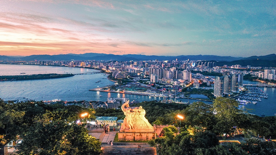 Khung cảnh tuyệt đẹp nhìn từ khu thắng cảnh Lộc Hồi Đầu