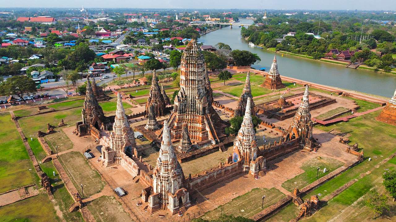  chùa Wat Chaiwatthanaram là một kiệt tác của kiến trúc Thái Lan