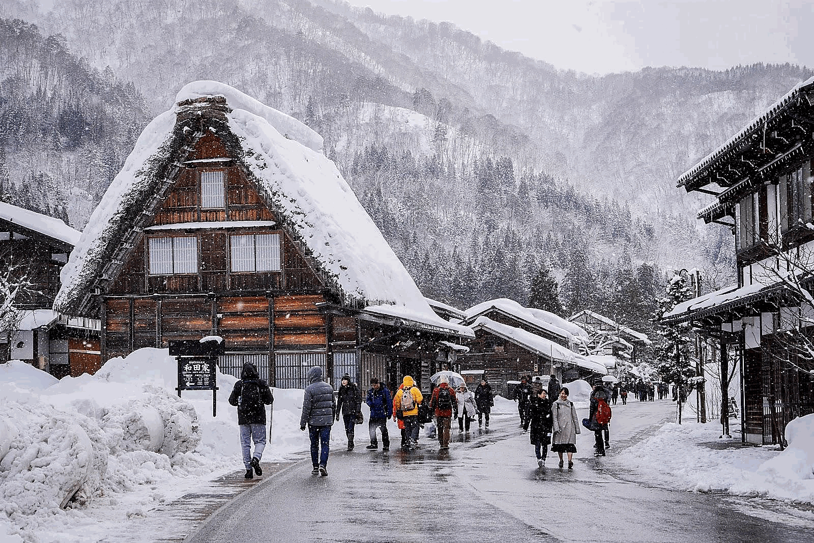 Cảnh quan&nbsp;m&ugrave;a đ&ocirc;ng tại l&agrave;ng cổ&nbsp;Shirakawa-go