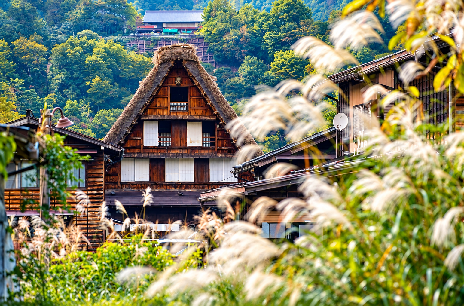 L&agrave;ng cổ Shirakawa-go&nbsp;đặc trưng với những m&aacute;i&nbsp;nh&agrave;&nbsp;Gassho-zukuri