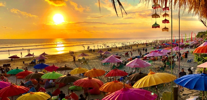  Ngắm khung cảnh hoàng hôn tuyệt đẹp từ bờ biển Seminyak