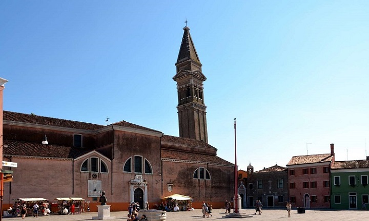 Thăm tháp nghiêng Burano