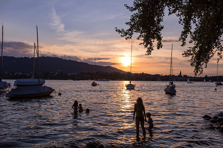 Vẻ đẹp lung linh và thơ mộng của cảnh hoàng hôn tại Hồ Zurich
