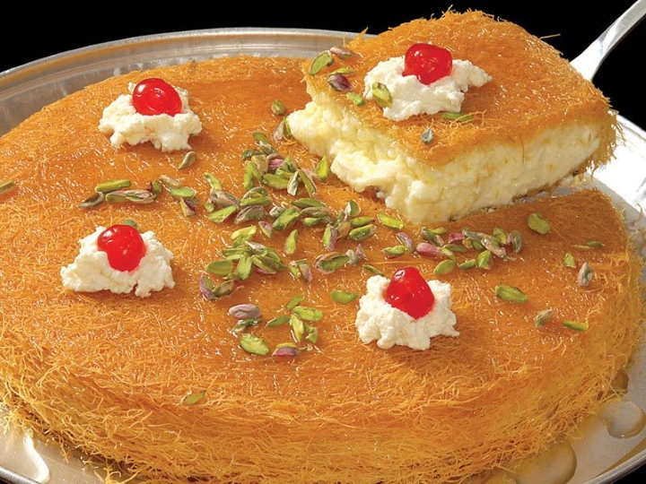 Knafeh là cánh cổng dẫn bạn đến thiên đường bánh ngọt