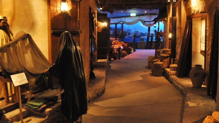 Xuyên suốt hành trình bạn có thể hiểu hơn về lịch sử của đất nước này 