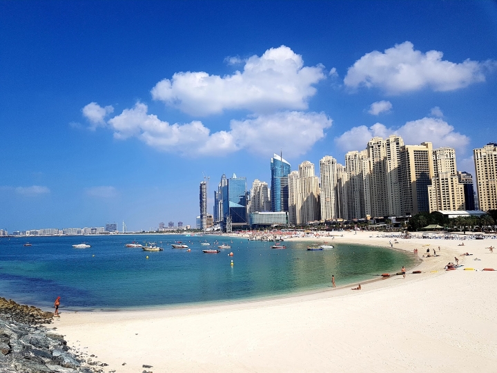 Bãi biển Marina nổi tiếng với phong cảnh đẹp và sang trọng nhất Dubai