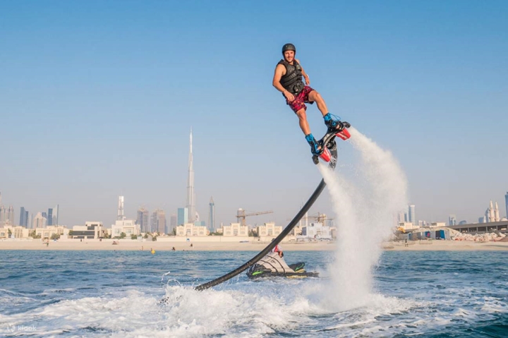 Thử thách bản thân với môn thể thao Flyboarding thú vị