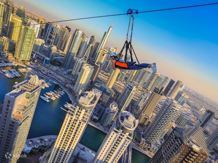  Zipline mạo hiểm trên các tòa nhà chọc trời của Dubai