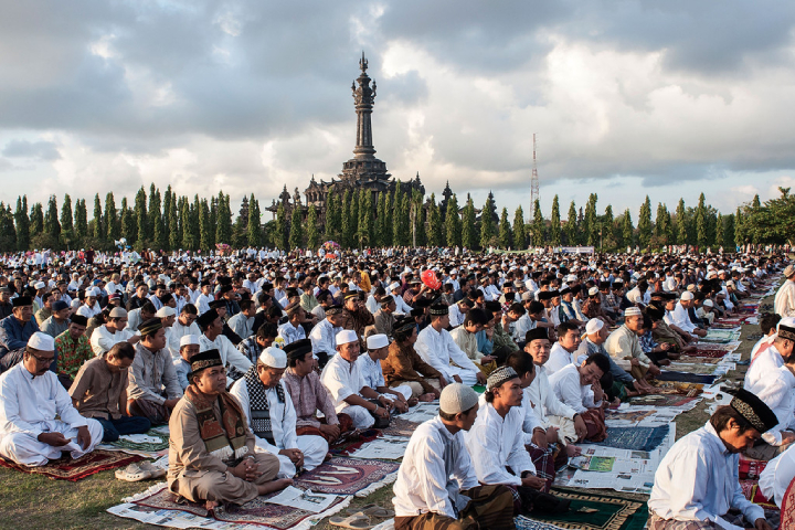 Trong tháng Ramadan, người Hồi giáo cho rằng nếu như bạn thấy được mặt trăng là một điều may mắn