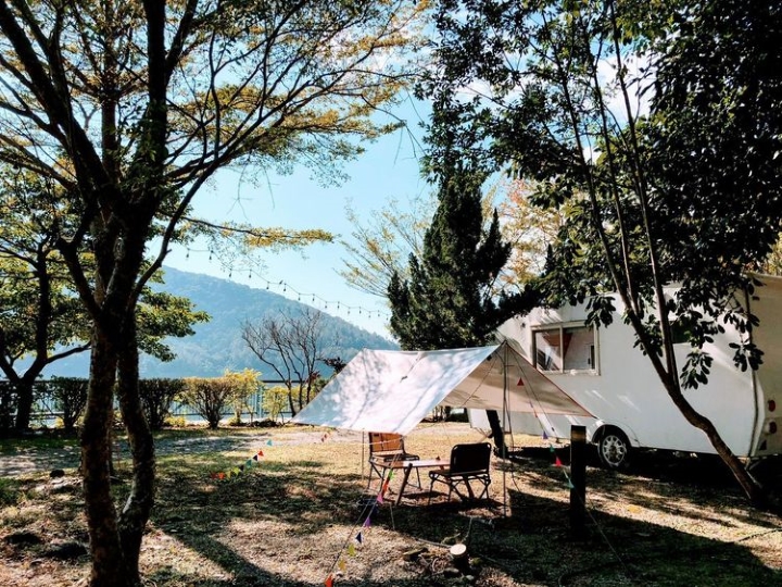 Cắm trại tại dịch vụ cho thuê cabin trong khu vực