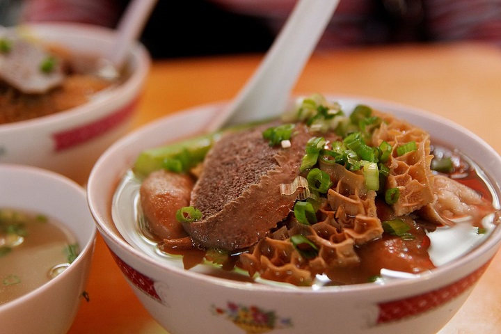 Red braised beef noodle & offal soup