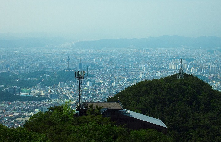 Toàn cảnh thành phố Daegu từ đài quan sát 