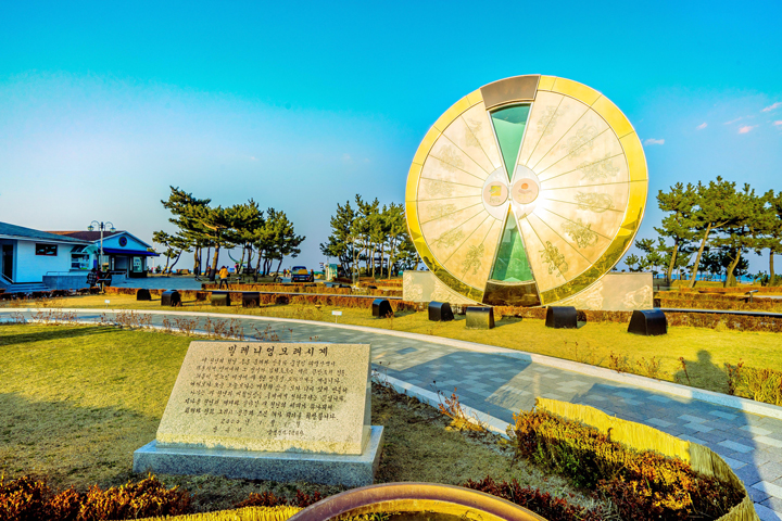 C&ocirc;ng vi&ecirc;n nổi tiếng với chiếc đồng hồ c&aacute;t khổng lồ