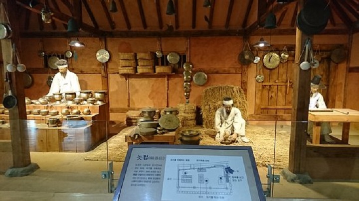 Có ba hội trường triển lãm chính