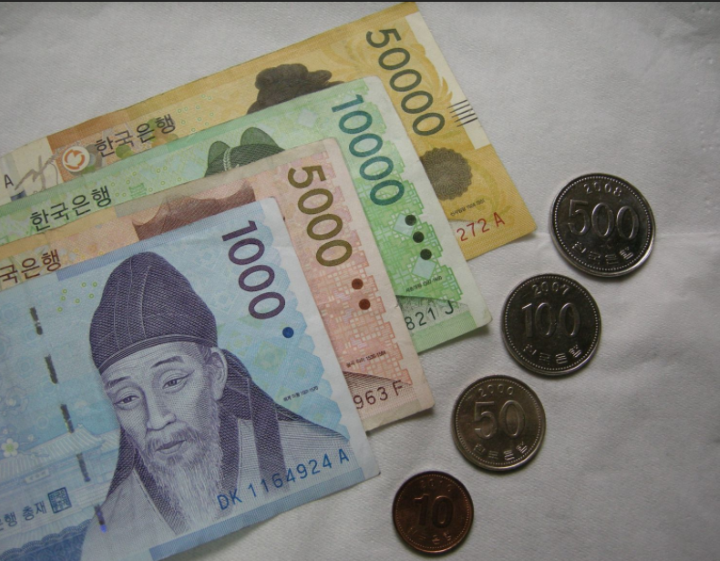 Đổi tiền mặt trước khi đi Hàn Quốc