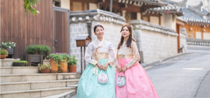 Hanbok ngày nay với màu sắc bắt mắt