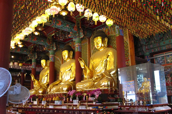 Yogyesa c&ograve;n được biết đến với t&ecirc;n gọi l&agrave; ch&ugrave;a T&agrave;o Kh&ecirc;&nbsp;
