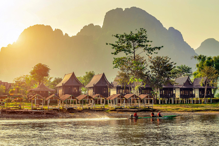 Vang Vieng thị trấn bình yên và lãng mạn của Lào