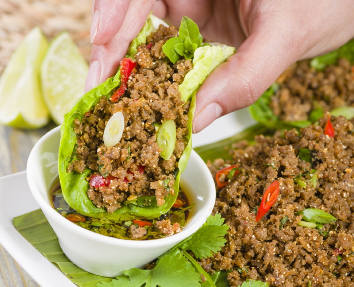 “Salad” thịt băm Lào