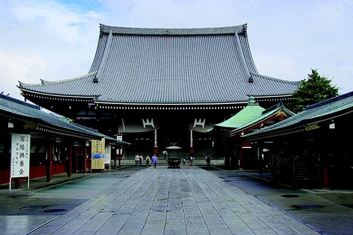 Hành lang chính của chùa Sensoji