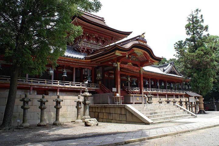 Đền Shinto Shirakawa Hachiman