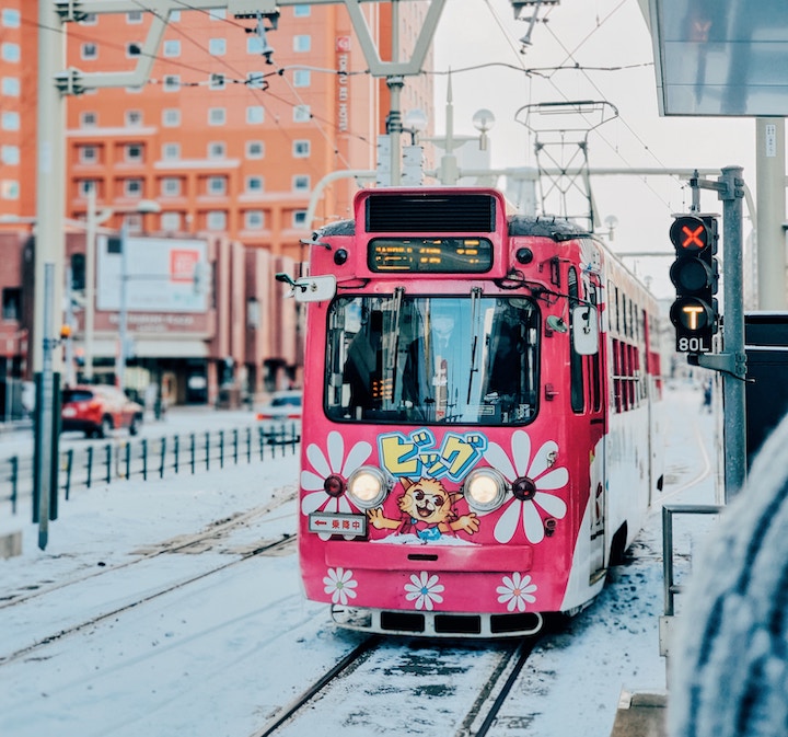 Tàu điện là lựa chọn di chuyển tiện lợi quanh Sapporo