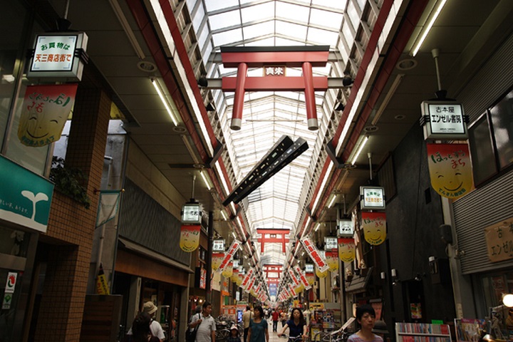 Tenjinbashi-Suji là nơi bạn có thể tìm thấy mọi thứ