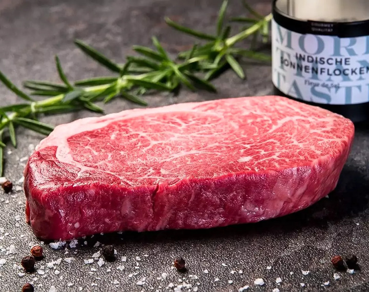 Thịt bò Wagyu được biết đến với vân mỡ cẩm thạch đặc biệt