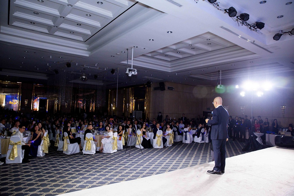 11.	C&aacute;c th&agrave;nh vi&ecirc;n TransViet c&ugrave;ng nh&igrave;n lại h&agrave;nh tr&igrave;nh 30 năm ph&aacute;t triển trong đ&ecirc;m Gala &ldquo;Pegasus of Glory&rdquo;