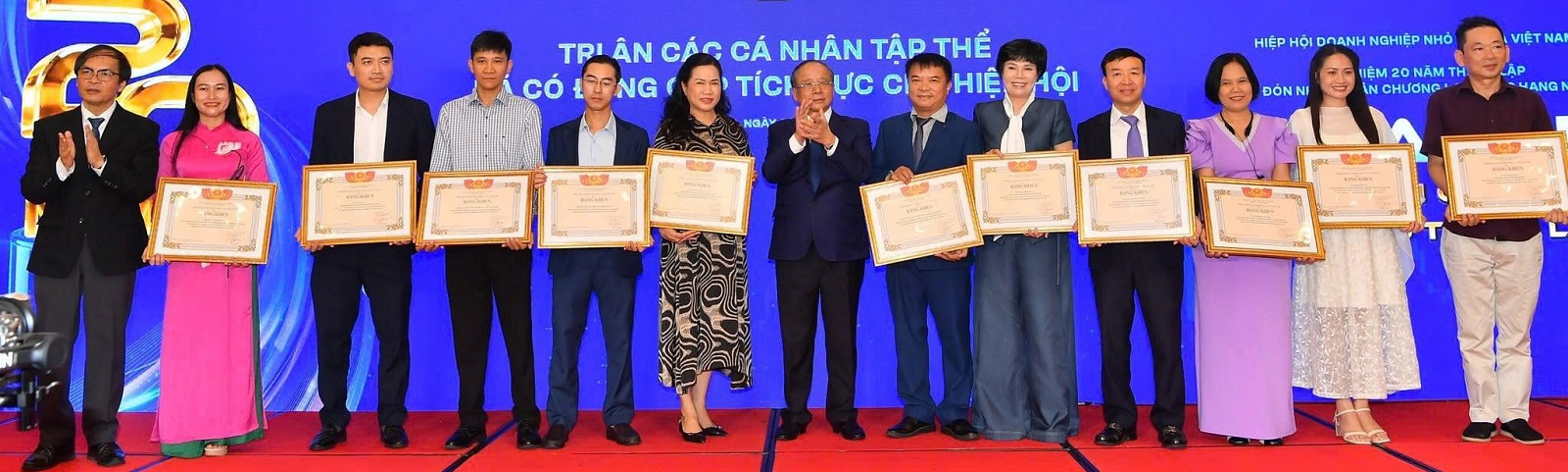 TransViet đón nhận bằng khen Hội viên tiêu biểu từ VINASME trong năm kỷ niệm 30 năm