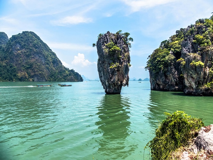 Đảo James Bond nằm tại Khu du lịch Quốc gia Ao Phang Nga thuộc Vịnh Phang Nga