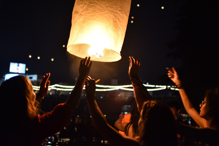 Lễ hội đèn trời là dịp thu hút rất đông du khách đến với Chiang Mai