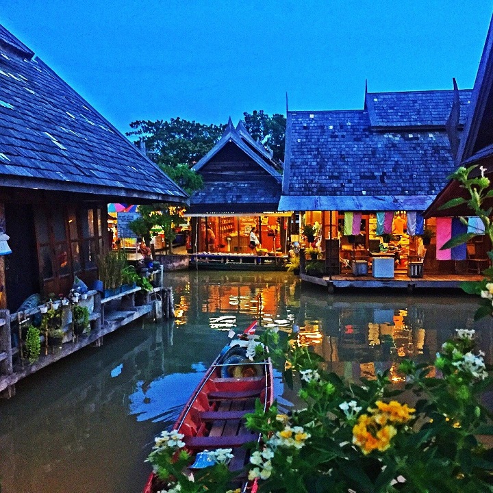 Chợ nổi Pattaya nổi tiếng với các sản phẩm đa dạng từ khắp nơi trên thế giới