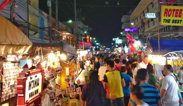 Chợ đêm Hua Hin đông đúc